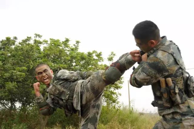 在部队跟班长吵架会有什么后果,在部队和战友打架