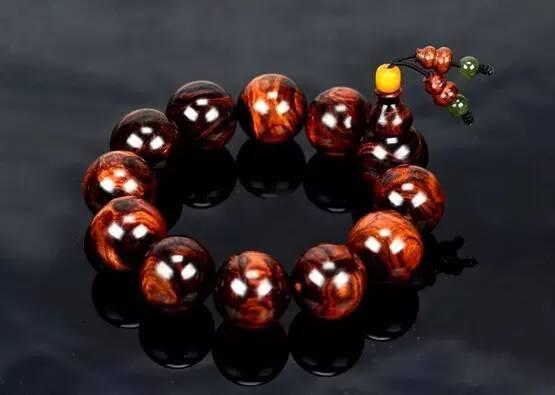 79年属羊的适合佩戴什么手串,属羊人2024年佩戴的手链