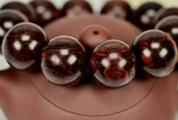 79年属羊的适合佩戴什么手串,属羊人2024年佩戴的手链