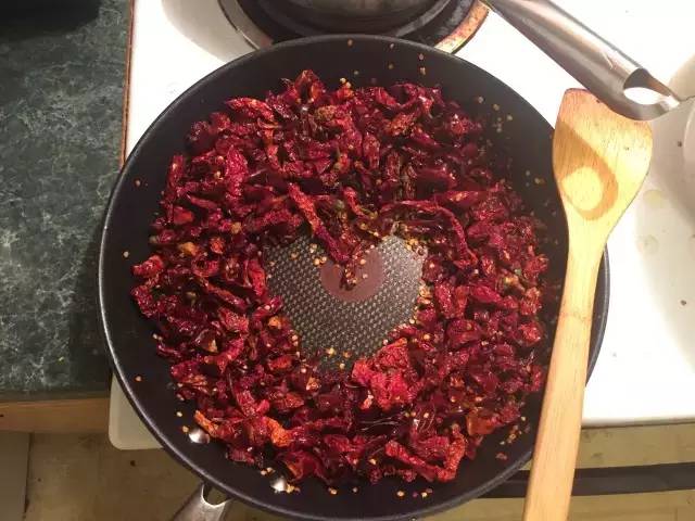 身在异乡，如何做一碗勾魂的麻辣小面