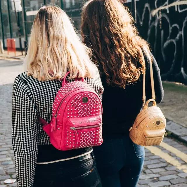 “半小时遇到4个同款”|留学生撞包大调查