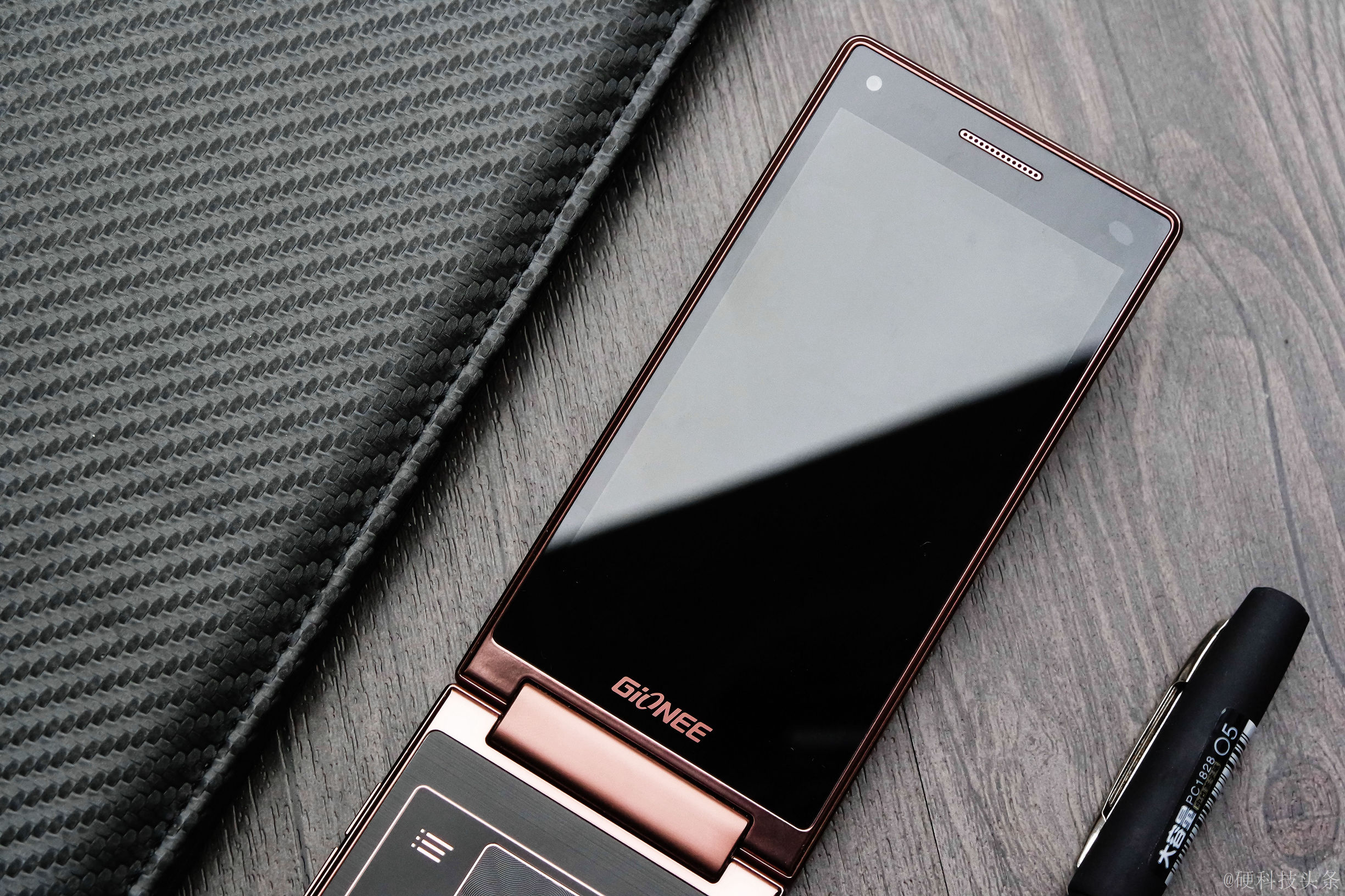 金立翻盖手机w909哪年上市,金立翻盖款w919开箱