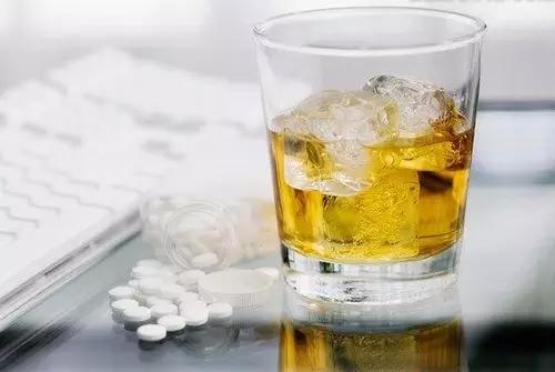 什么食物不能同药同吃,这些食物不能跟药搭配吃