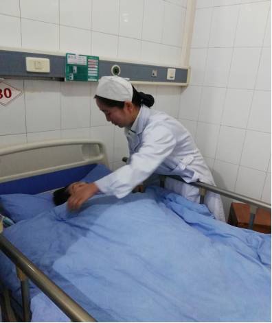 在中药香弥漫中结识中西结合医院的第七波“提灯女神”