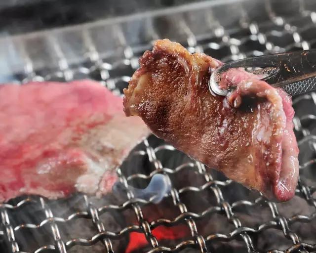 曼莉专栏｜葡萄*妞小**随妈游日本