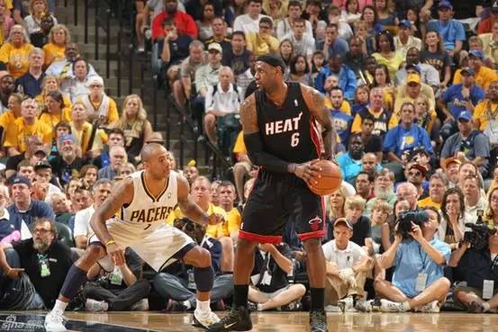 勒布朗詹姆斯成名前的故事 (勒布朗詹姆斯感人故事)