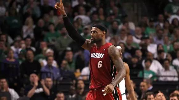 勒布朗詹姆斯成名前的故事 (勒布朗詹姆斯感人故事)