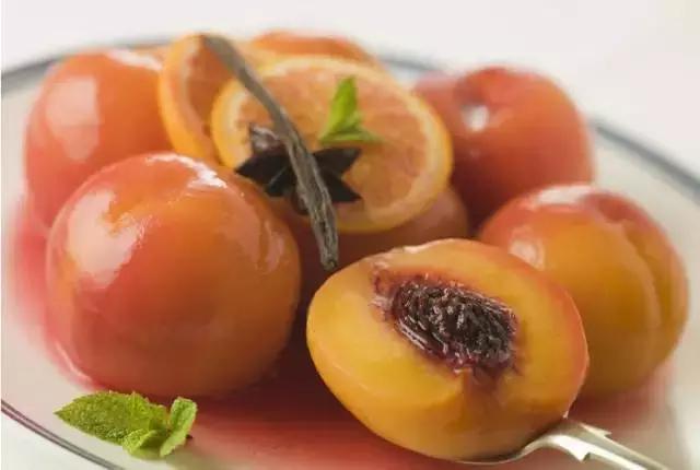 水果蘸着盐巴、辣椒吃,泡酒喝,云南人吃水果的姿势太丰富多彩了