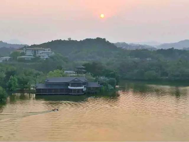 骞夸笢鎯犲窞瑗挎箹椋庢櫙,鎯犲窞灏忚タ婀栭鏅尯