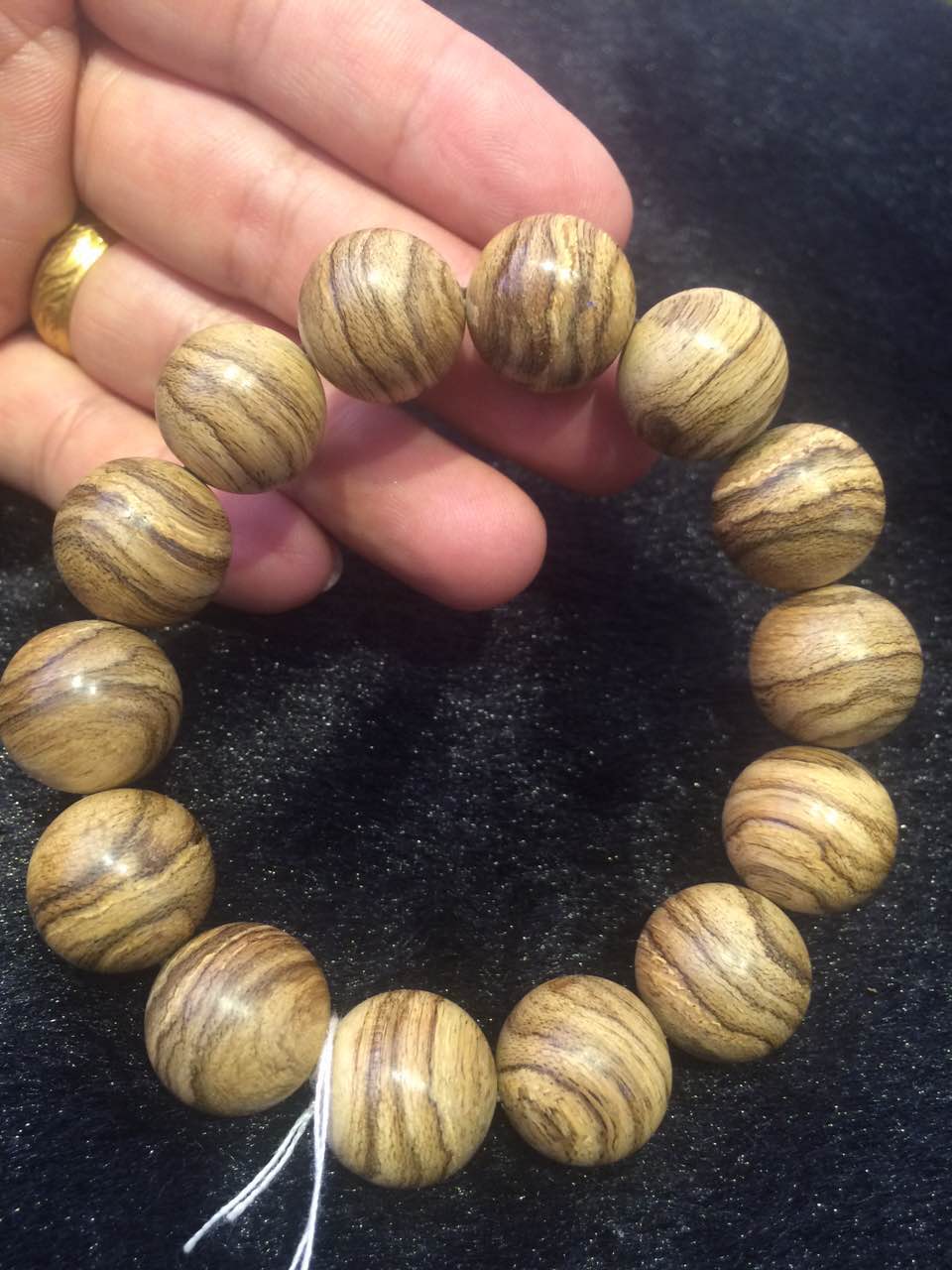 沉香手串目前市场价格,沉香手串的价格一般是多少钱