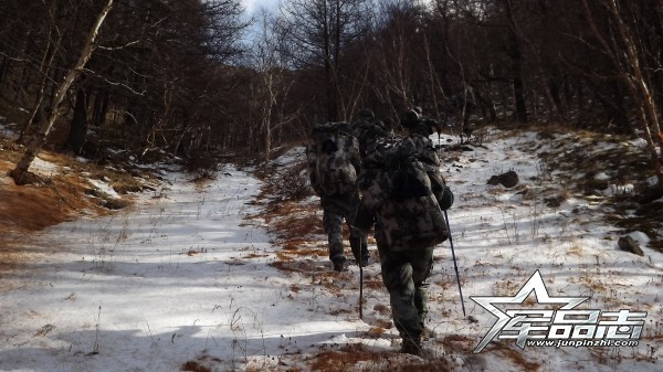 07式军靴和17式军靴对比,中国陆军07式军靴