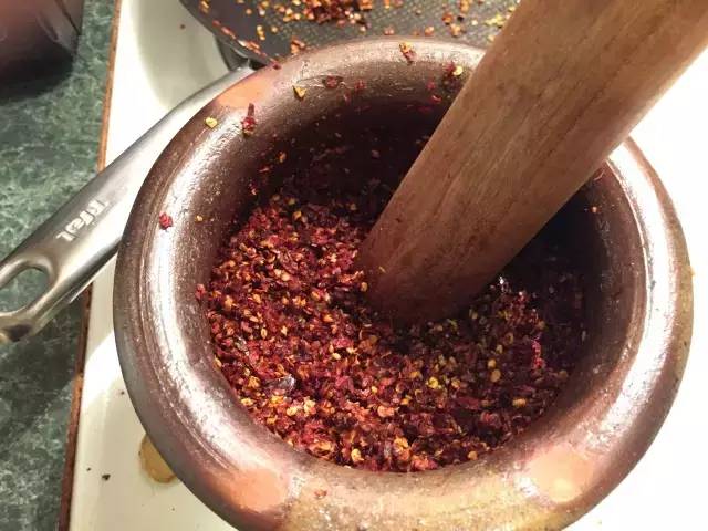 身在异乡，如何做一碗勾魂的麻辣小面