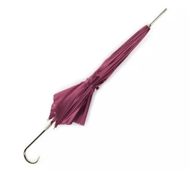 5岁男童被毁容,小孩被雨伞划伤