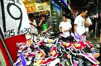 这种拖鞋伤眼伤脑还致癌!你还在给宝宝穿吗?赶紧扔掉