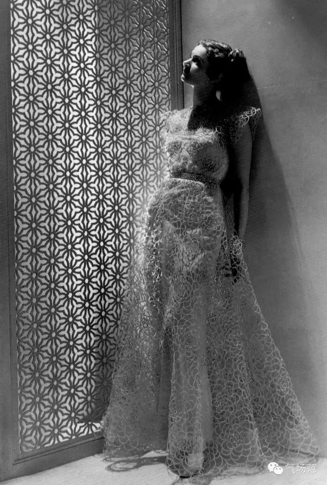 她是香奈儿签约的第一位超模,dior时尚界