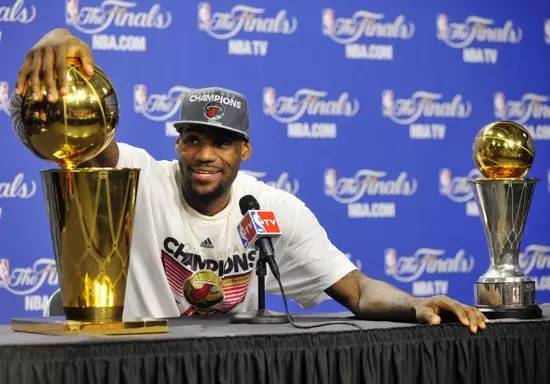 勒布朗詹姆斯成名前的故事 (勒布朗詹姆斯感人故事)