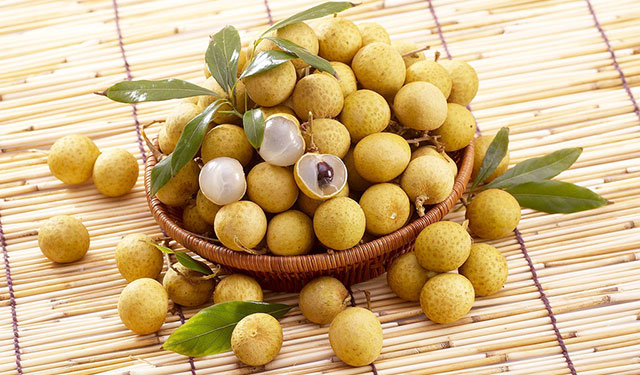 荔枝吃多了会导致过敏吗,荔枝能跟海鲜一起吃吗