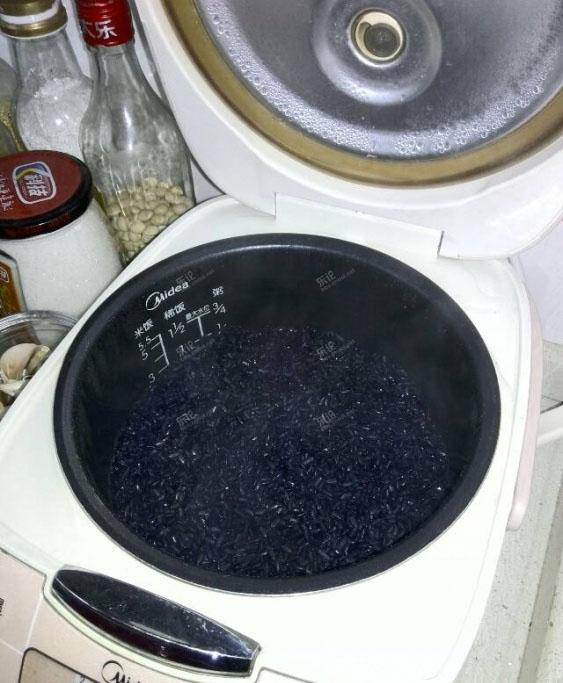 吃过这种饭么?营养价值很高!我从山上摘来树叶...