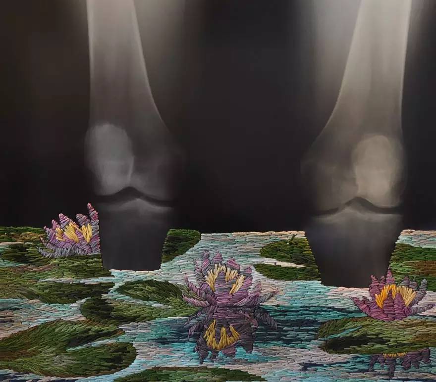 我说！你能不能找个正经地方好好绣花~