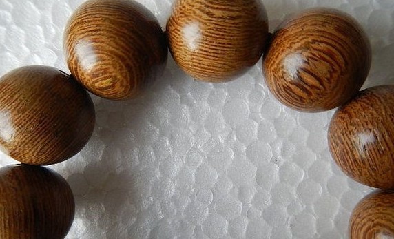 有功效的手串,木质手串和佛珠的区别