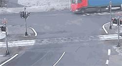 搞笑gif趣图这回头一笑绝了,张译笑得喷饭gif