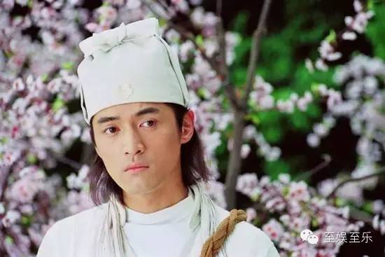 人形立牌被小S又摸又舔，为什么*女熟**们都想睡胡歌？