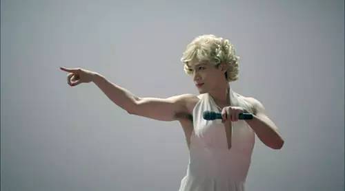 人形立牌被小S又摸又舔，为什么*女熟**们都想睡胡歌？