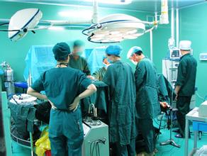 医生你为何在我肚子里充气?