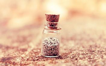 我剖腹当晚他为了见心爱女人执着上了飞机