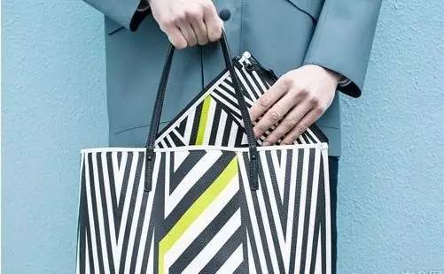 当Gucci等时尚大牌跨界玩起艺术,你买过的老款落灰了没?