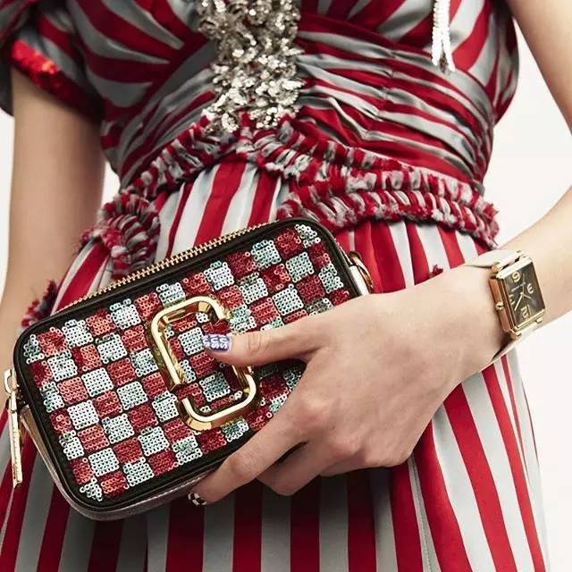 “半小时遇到4个同款”|留学生撞包大调查