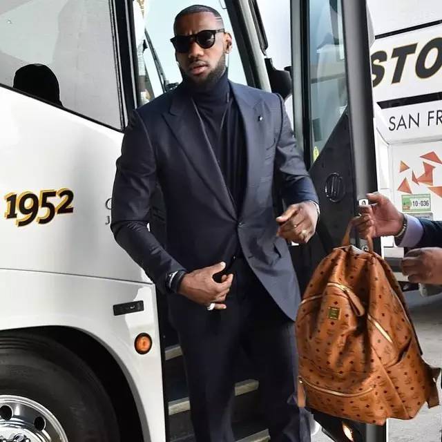 “半小时遇到4个同款”|留学生撞包大调查