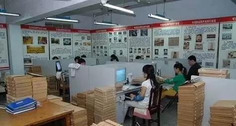 工作后想看自己档案怎么办,工作变动后如何调档案