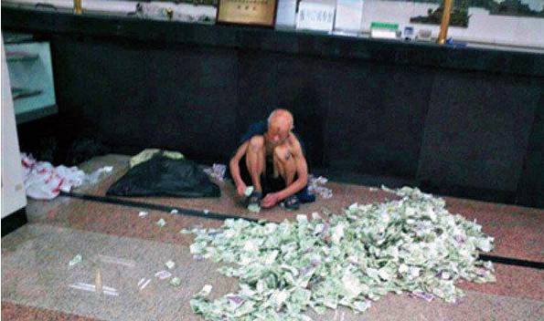 乞讨还是行骗?在望京遇到这俩人,别轻易掏钱