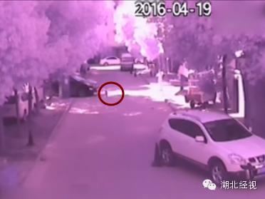 5岁男童被毁容,小孩被雨伞划伤