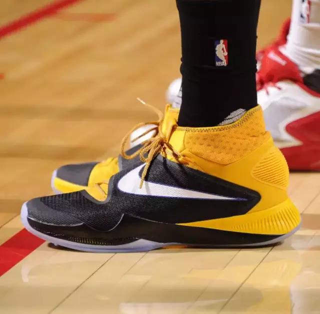 追梦格林童话球鞋,追梦格林的球鞋品牌叫什么