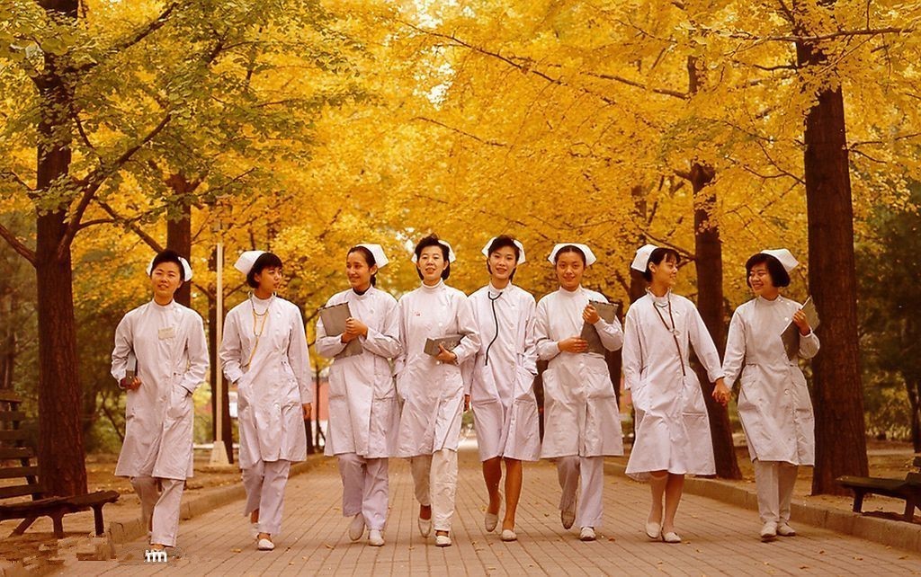 在中药香弥漫中结识中西结合医院的第七波“提灯女神”