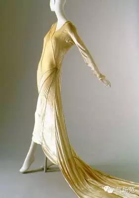 她是香奈儿签约的第一位超模,dior时尚界