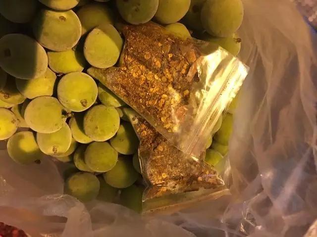 水果蘸着盐巴、辣椒吃,泡酒喝,云南人吃水果的姿势太丰富多彩了