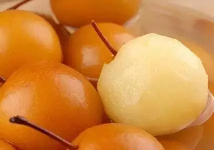 水果蘸着盐巴、辣椒吃,泡酒喝,云南人吃水果的姿势太丰富多彩了