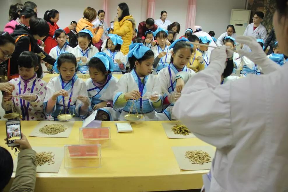 小小中医职业体验活动,妇幼保健院开展服务百姓健康行动