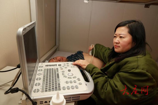 大庆油田总医院巡医送诊到钻井前线现场