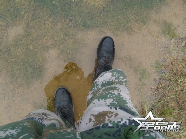 07式军靴和17式军靴对比,中国陆军07式军靴