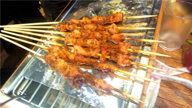 大口喝酒大口吃肉——冰城串吧