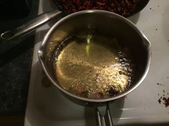 身在异乡，如何做一碗勾魂的麻辣小面