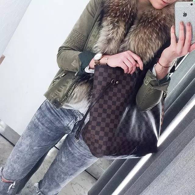 “半小时遇到4个同款”|留学生撞包大调查