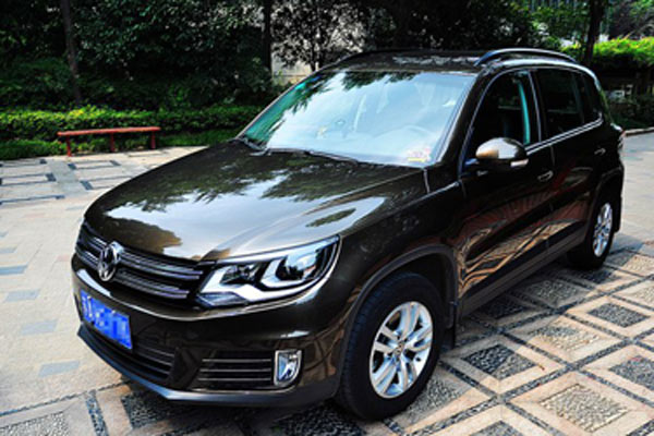 修复汽车划痕可以只喷涂清漆嘛,减少爱车划痕妙招