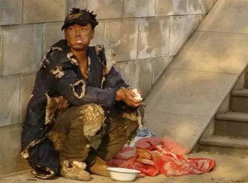 乞讨还是行骗?在望京遇到这俩人,别轻易掏钱