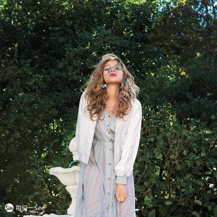 五一帮你搭：吊带裙PK碎花裙，去海边你更爱哪个？