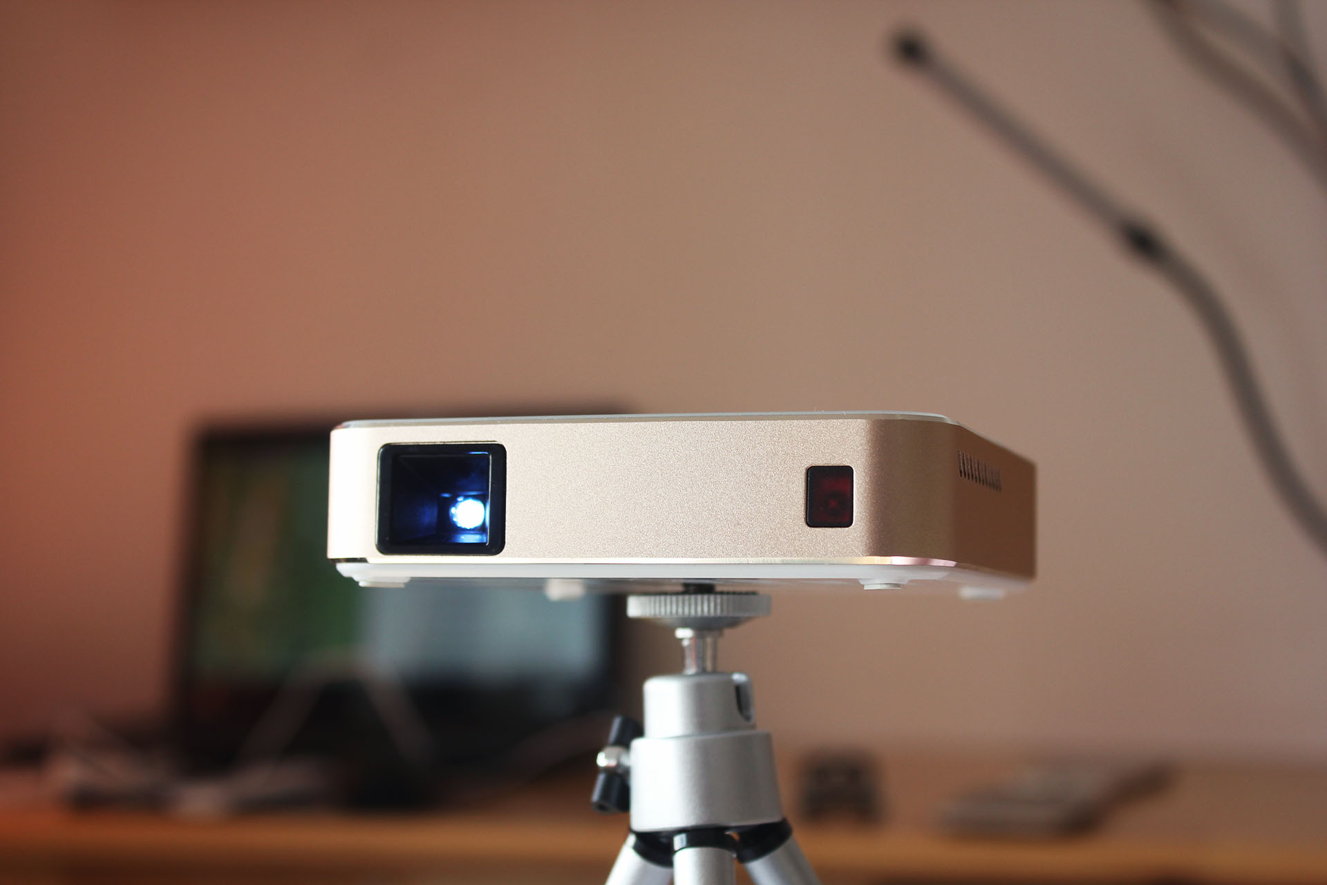 掌握寸光影-PaPa口袋影院体验